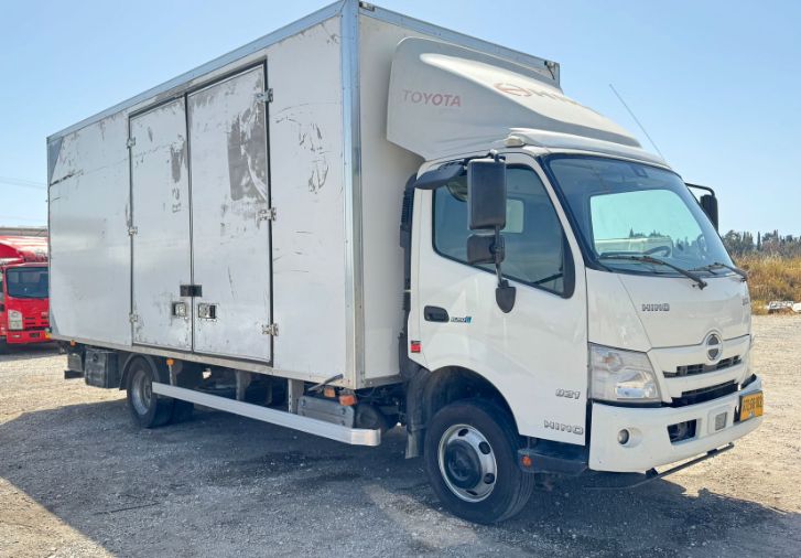 Delivery truck - Dry freight box