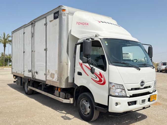 Delivery truck - Dry freight box