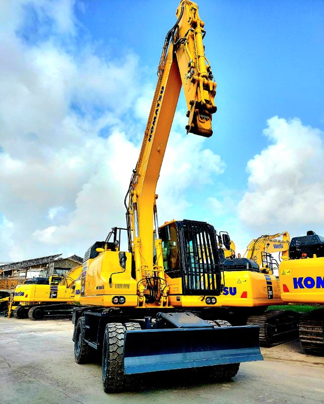 Komatsu  -  קומטסו