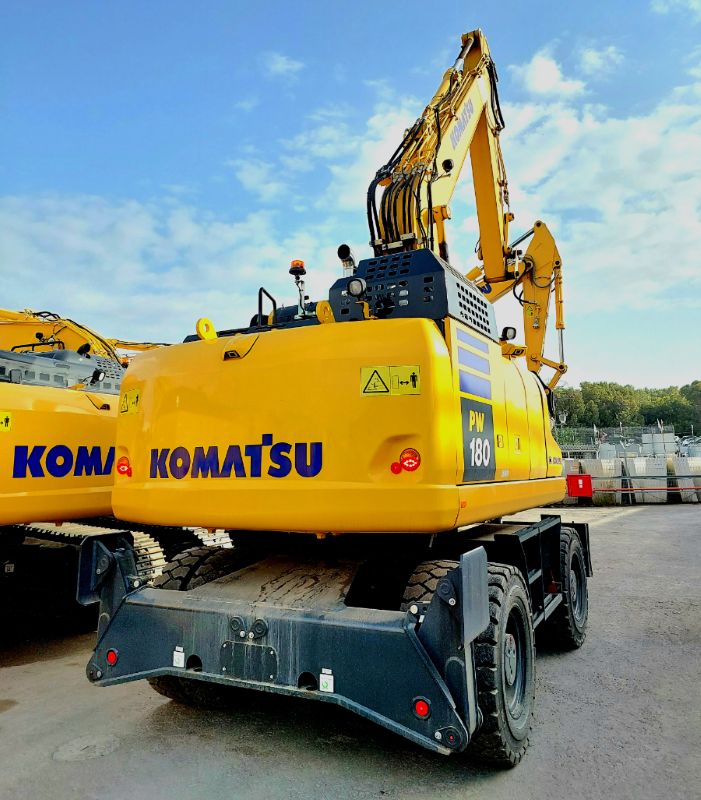 Komatsu  -  קומטסו