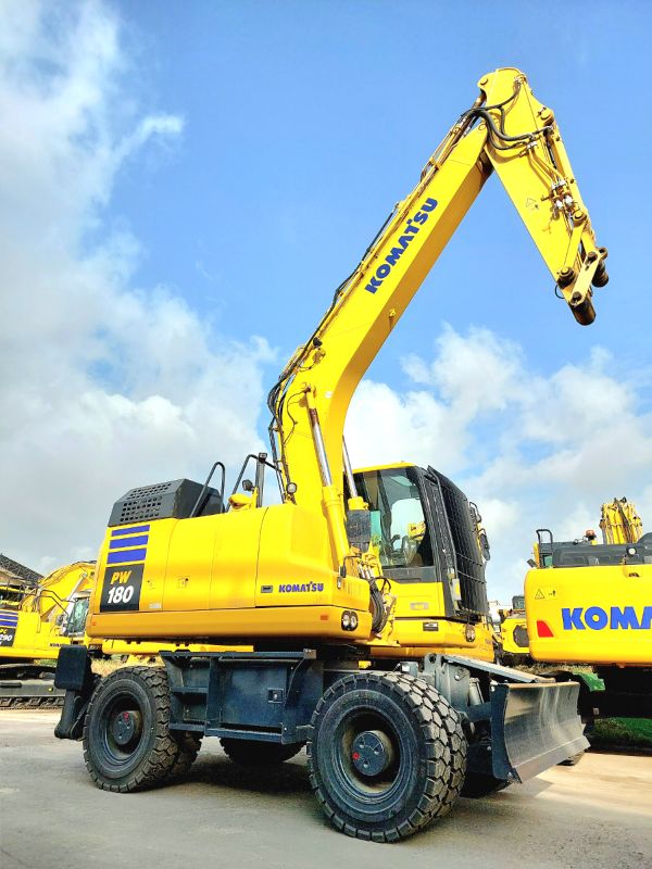 Komatsu  -  קומטסו