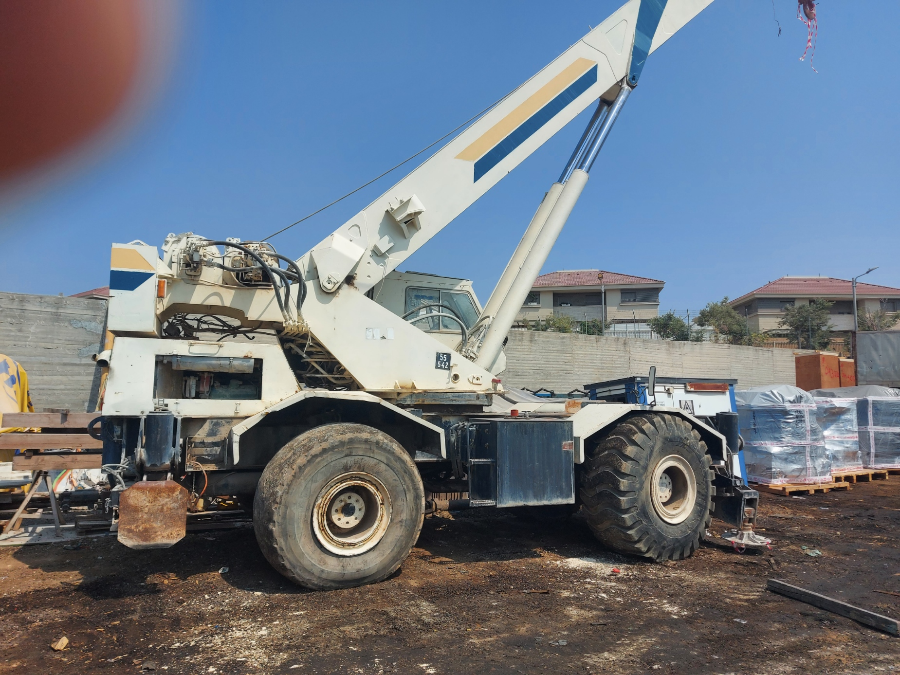 P&H Omega 60 For sale, All and rough terrain mobile crane 8470 Machine