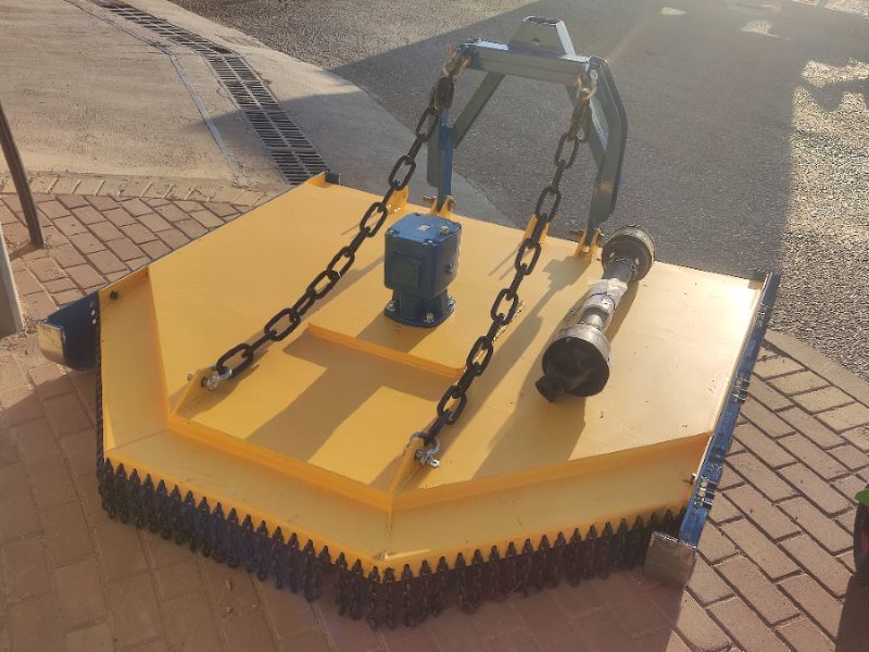 מכסחת - מרסקת גזם